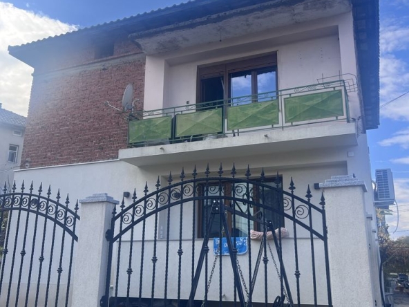 Етаж от къща в Петрич - 80 кв.м за 1375 €/кв.м - Снимка #1