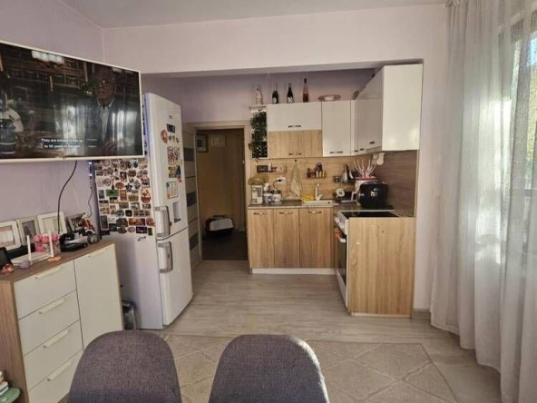 Тристаен апартамент в Бургас, Възраждане - 67 кв.м за 2836 €/кв.м - Снимка #1