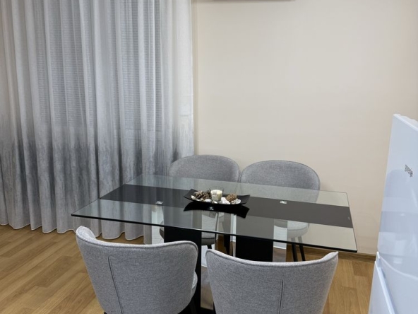 Дава се под наем Тристаен апартамент в София, Хладилника - 110 кв.м за 841.5 € - Снимка #1