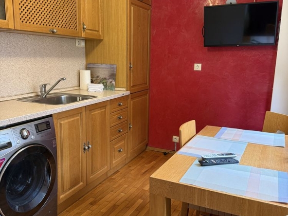 Дава се под наем Двустаен апартамент в Перник, Изток - 68 кв.м за 450 € - Снимка #1