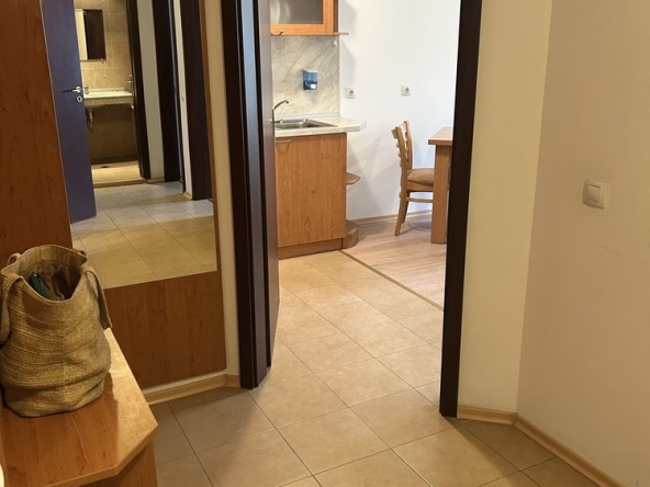 Дава се под наем Тристаен апартамент в Банско - 1002008 кв.м за 612 € - Снимка #1