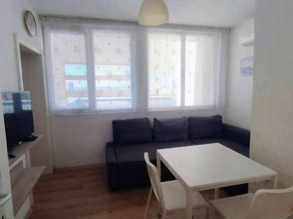 Дава се под наем Двустаен апартамент в Бургас, Лазур - 50 кв.м за 382.5 € - Снимка #1