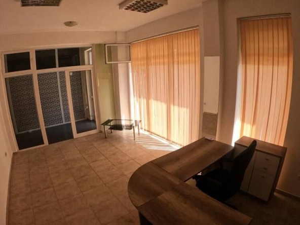 Дава се под наем Офис в Бургас, Възраждане - 35 кв.м за 239.7 € - Снимка #1