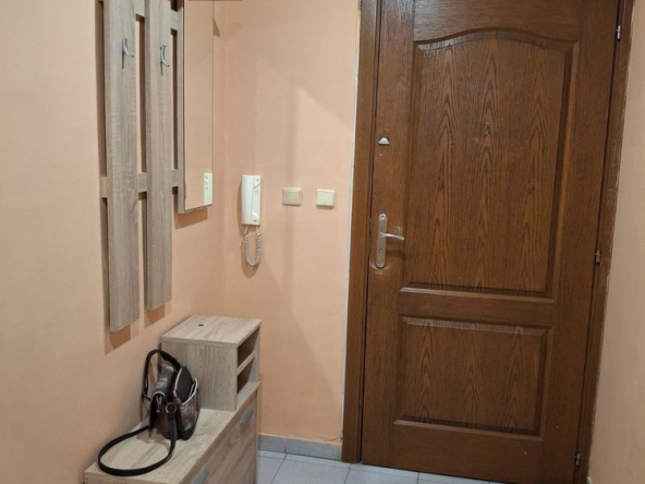 Дава се под наем Двустаен апартамент в Плевен, Идеален център - 75 кв.м за 382.5 € - Снимка #1