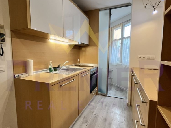 Дава се под наем Двустаен апартамент в Варна, Център - 65 кв.м за 484.5 € - Снимка #1