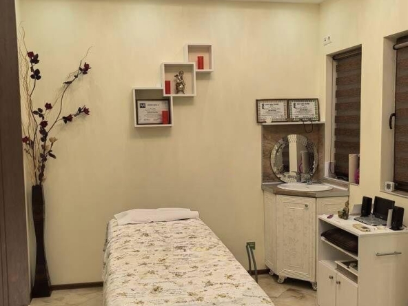 Дава се под наем Магазин в Бургас, Център - 90 кв.м за 1428 € - Снимка #1