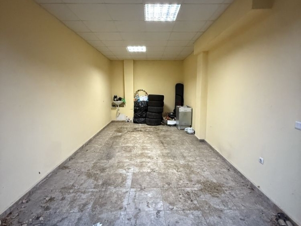 Дава се под наем Гараж / Паркомясто в Добрич, Център - 35 кв.м за 35190 € - Снимка #1