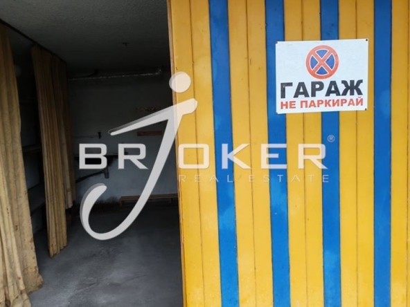 Гараж / Паркомясто в Кърджали, Център - 20 кв.м за 4 €/кв.м - Снимка #1