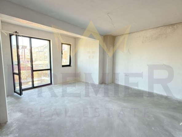 Двустаен апартамент в Варна, Колхозен пазар - 74 кв.м за 1555 €/кв.м - Снимка #1