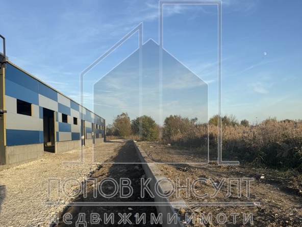 Промишлена сграда в с. Марково, Област Пловдив - 2320 кв.м за 983 €/кв.м - Снимка #1