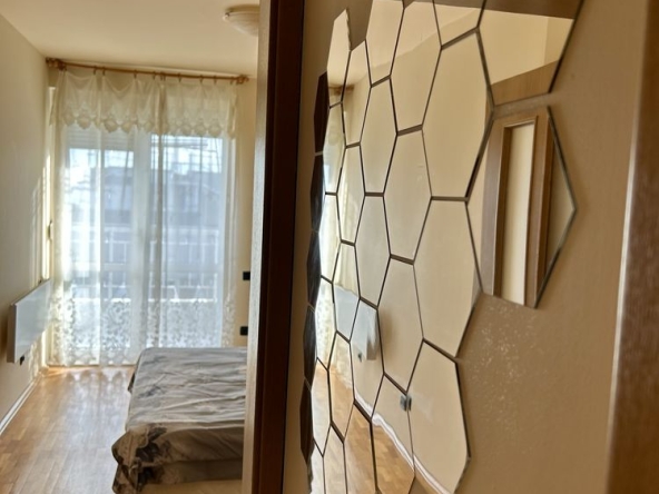 Дава се под наем Двустаен апартамент в Варна, Бриз - 70 кв.м за 550 € - Снимка #1