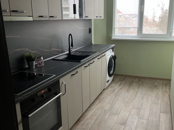 Дава се под наем Четиристаен апартамент в Враца, Център - 90 кв.м за 510 € - Снимка #1