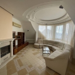 Дава се под наем Многостаен апартамент в Пловдив, Център - 170 кв.м за 900 € - Снимка #1