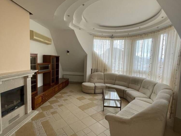 Дава се под наем Многостаен апартамент в Пловдив, Център - 170 кв.м за 900 € - Снимка #1