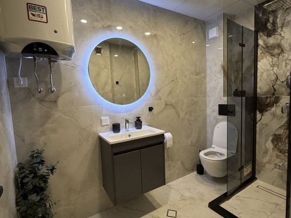 Тристаен апартамент в Шумен, 2-ри корпус - 72 кв.м за 2209 €/кв.м - Снимка #1