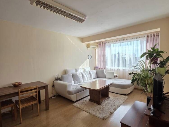 Дава се под наем Тристаен апартамент в Бургас, Славейков - 90 кв.м за 510 € - Снимка #1