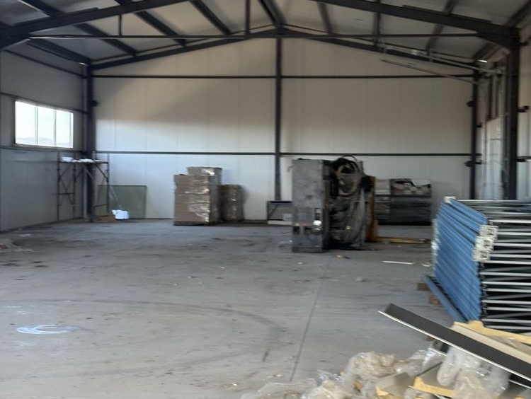 Промишлена сграда в Костинброд - 1000 кв.м за 120 €/кв.м - Снимка #1