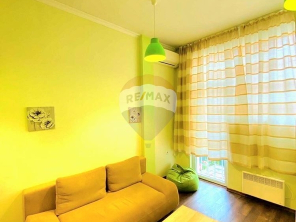 Дава се под наем Двустаен апартамент в Варна, Цветен квартал - 62 кв.м за 459 € - Снимка #1