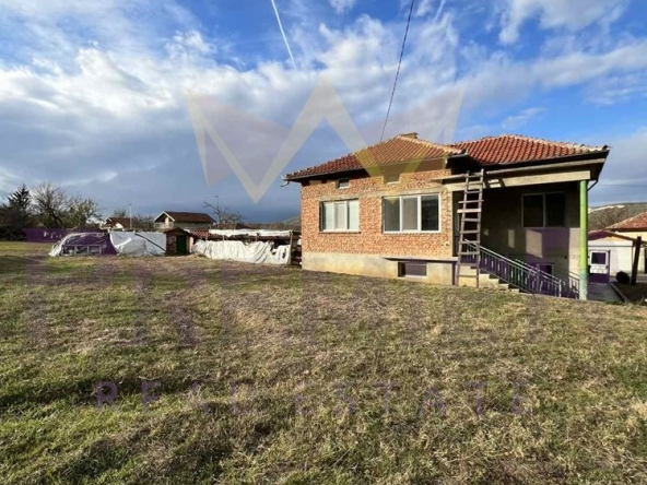 Къща в с. Партизани, Област Варна - 240 кв.м за 250 €/кв.м - Снимка #1