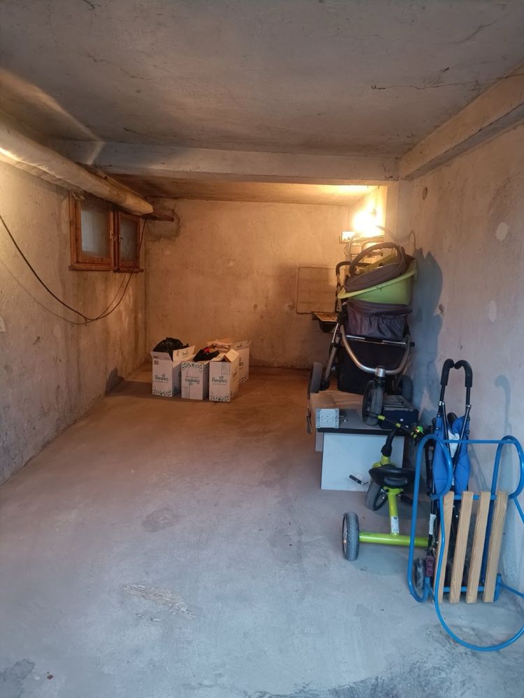 Гараж / Паркомясто в Плевен, Идеален център - 17 кв.м за 6 €/кв.м - Снимка #1