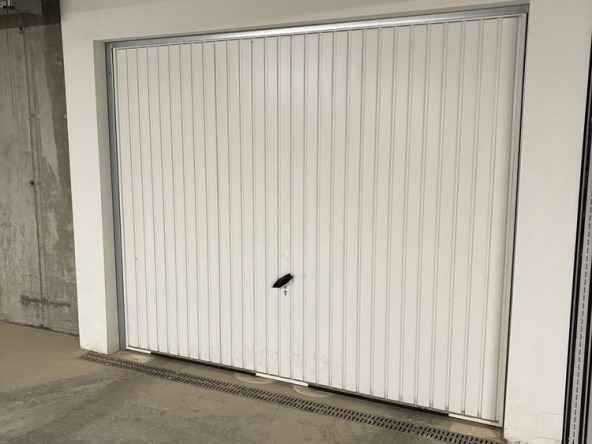 Дава се под наем Гараж / Паркомясто в София, Малинова долина - 1 кв.м за 101.49 € - Снимка #1