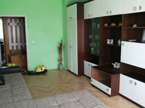 Дава се под наем Четиристаен апартамент в Плевен, Идеален център - 90 кв.м за 433.5 € - Снимка #1