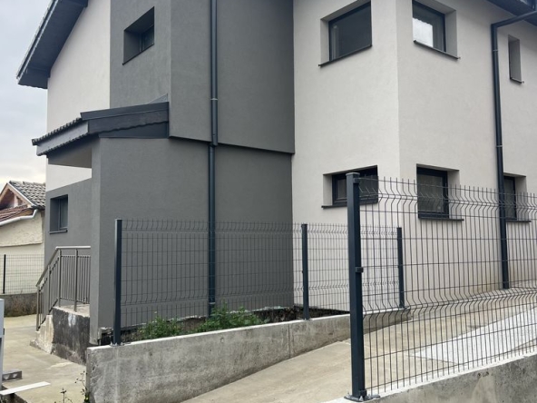 Къща в Шумен, 2-ри корпус - 150 кв.м за 1972 €/кв.м - Снимка #1