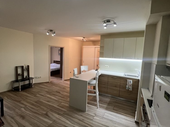 Дава се под наем Тристаен апартамент в София, Зона Б-19 - 85 кв.м за 847.62 € - Снимка #1