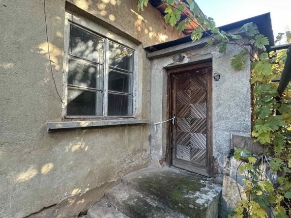 Къща в с. Доброславци, Област София-град - 700 кв.м за 117 €/кв.м - Снимка #1