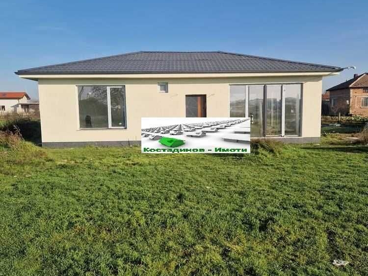 Къща в с. Стряма, Област Пловдив - 100 кв.м за 842 €/кв.м - Снимка #1