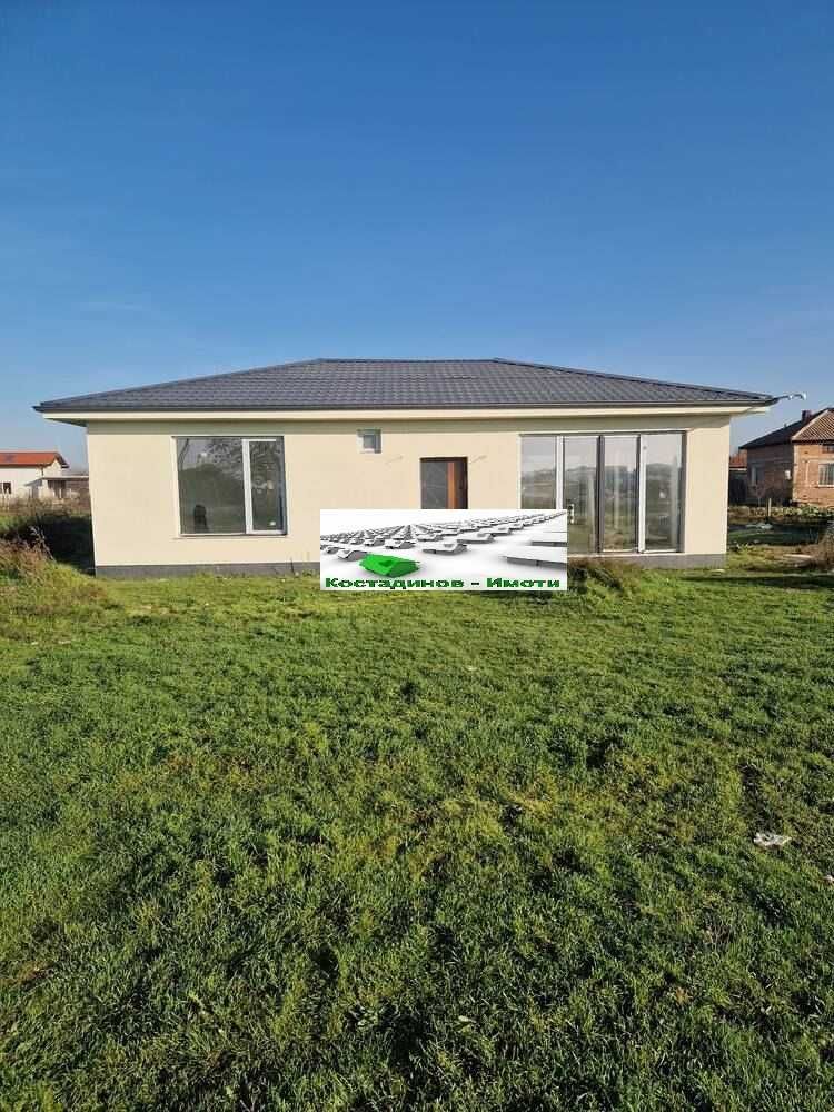 Къща в с. Стряма, Област Пловдив - 100 кв.м за 842 €/кв.м - Снимка #1