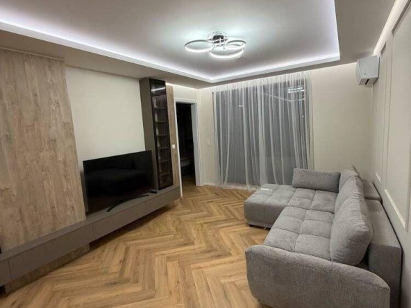 Дава се под наем Тристаен апартамент в София, Полигона - 130 кв.м за 1121.49 € - Снимка #1