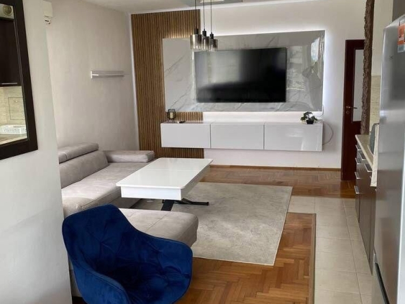 Дава се под наем Двустаен апартамент в Бургас, Изгрев - 60 кв.м за 561 € - Снимка #1