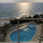 Тристаен апартамент в Бяла - 302 кв.м за 422 €/кв.м - Снимка #1