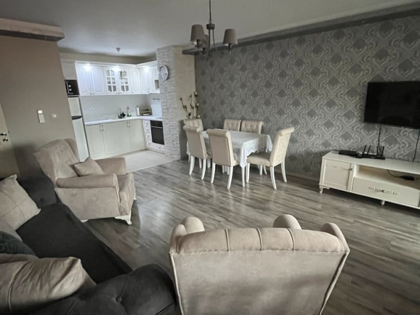 Дава се под наем Тристаен апартамент в Шумен, 5-ти полк - 75 кв.м за 357 € - Снимка #1