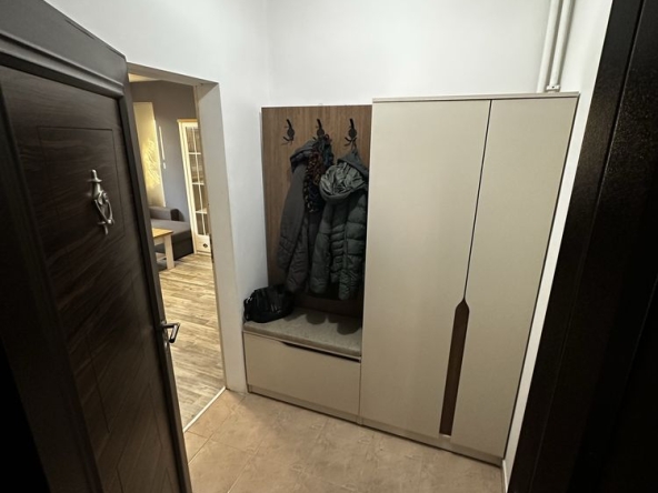 Дава се под наем Двустаен апартамент в Плевен, Идеален център - 50 кв.м за 357 € - Снимка #1