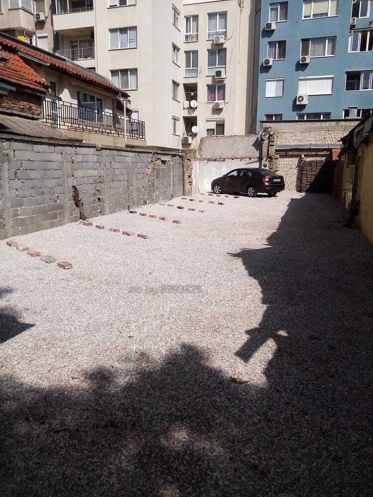 Дава се под наем Гараж / Паркомясто в Пловдив, Гагарин - 20 кв.м за 39.78 € - Снимка #1