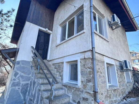 Дава се под наем Къща в с. Храбрино, Област Пловдив - 70 кв.м за 438.6 € - Снимка #1