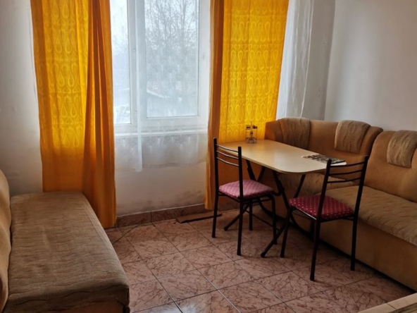 Дава се под наем Двустаен апартамент в Разград, Бели Лом - 45 кв.м за 159.12 € - Снимка #1