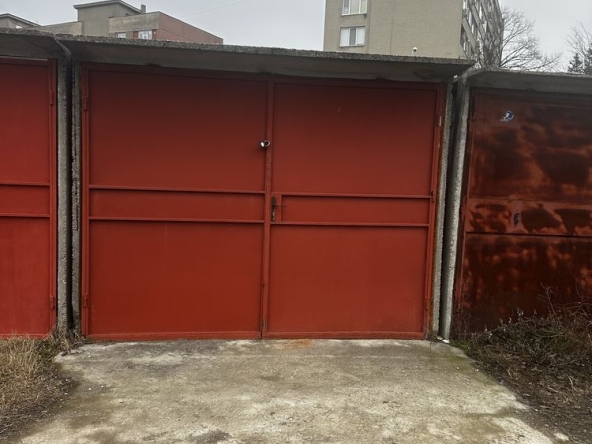 Дава се под наем Гараж / Паркомясто в Търговище, Център - 20 кв.м за 69.36 € - Снимка #1