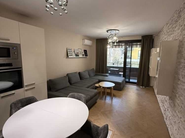 Дава се под наем Тристаен апартамент в София, Студентски град - 98 кв.м за 1097.01 € - Снимка #1