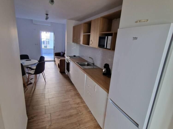 Дава се под наем Двустаен апартамент в Бургас, Център - 90 кв.м за 500 € - Снимка #1