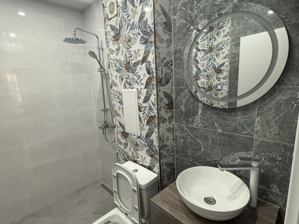 Дава се под наем Тристаен апартамент в София, Кръстова вада - 90 кв.м за 897.6 € - Снимка #1