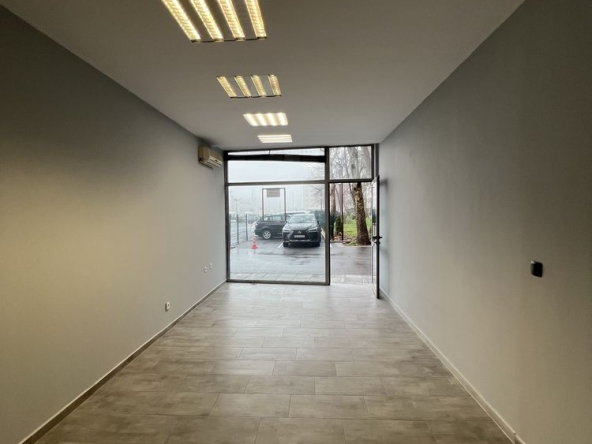 Дава се под наем Магазин в Пловдив, Христо Смирненски - 35 кв.м за 468.69 € - Снимка #1