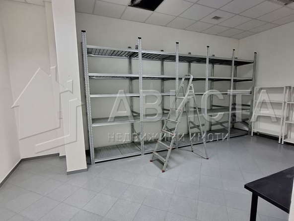 Дава се под наем Склад в София, Гоце Делчев - 130 кв.м за 1556.01 € - Снимка #1