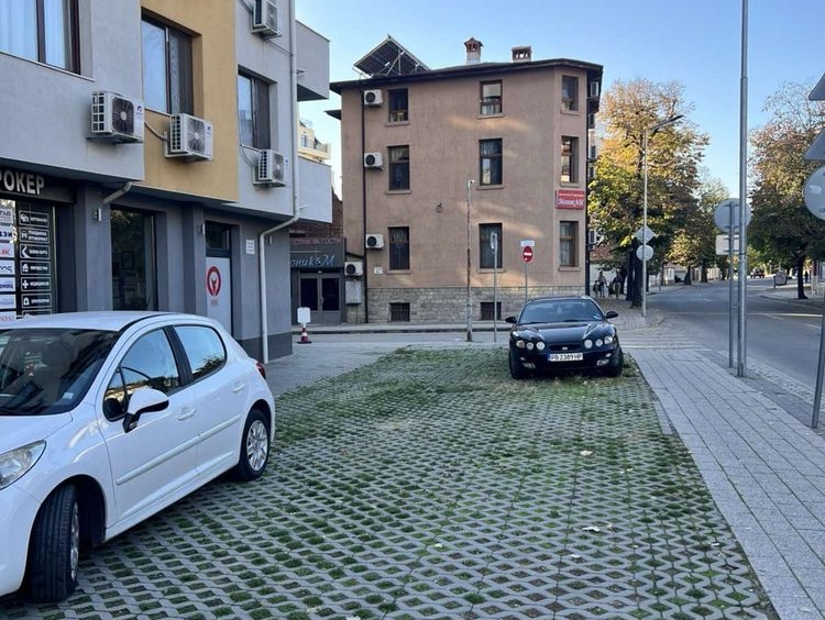 Дава се под наем Гараж / Паркомясто в Пловдив, Младежки Хълм - 30 кв.м за 59.67 € - Снимка #1
