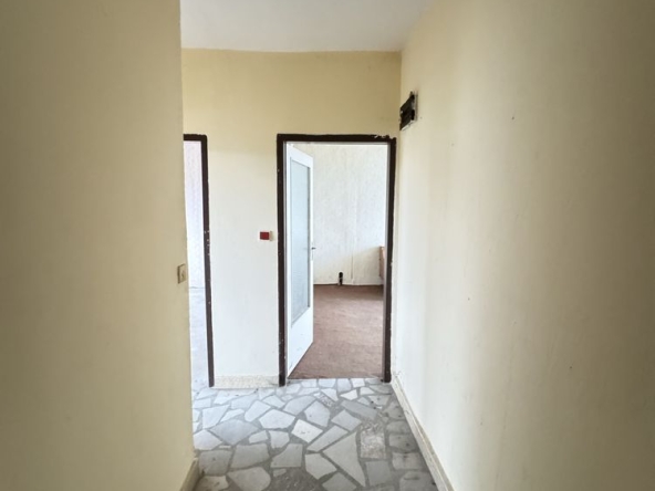 Тристаен апартамент в Казанлък - 84 кв.м за 357 €/кв.м - Снимка #1