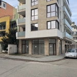 Дава се под наем Магазин в Казанлък - 75 кв.м за 388.62 € - Снимка #1