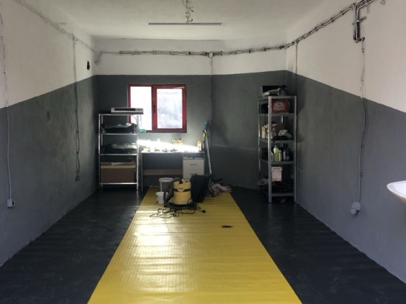 Дава се под наем Промишлена сграда в Варна, Възраждане 2 - 28 кв.м за 348.84 € - Снимка #1