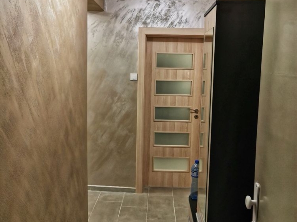 Дава се под наем Тристаен апартамент в Враца, Център - 65 кв.м за 331.5 € - Снимка #1